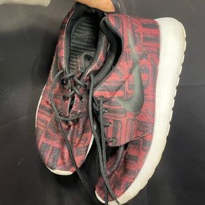 Women’s Nike Shoes, 8,5